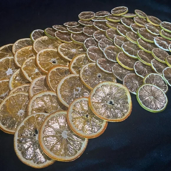 Gold Dusted Dehydrated Citrus Wheels - Picture 3 of 4